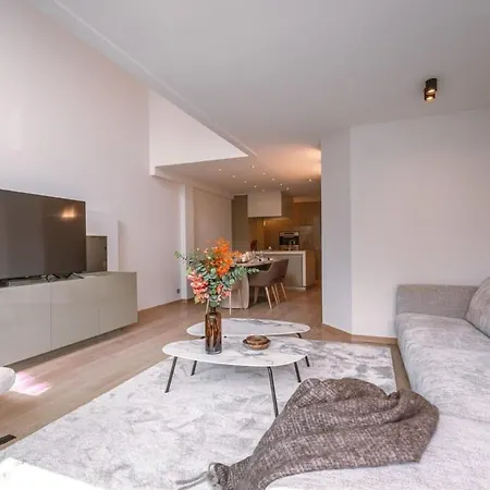 Huswell - Lovely And Open On Prime Location *