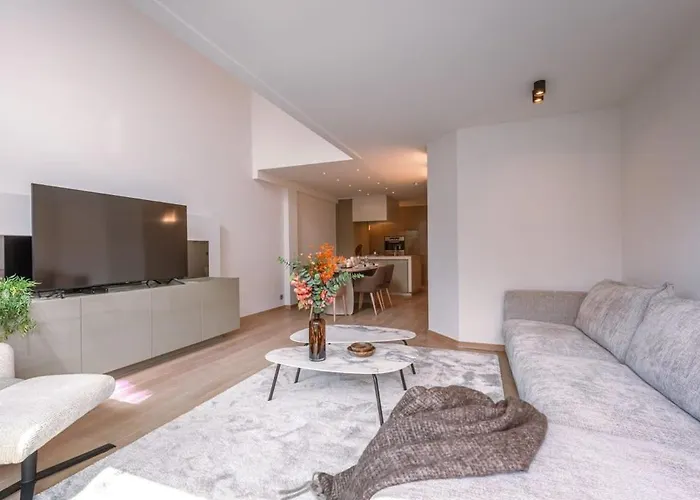 Huswell - Lovely And Open On Prime Location *