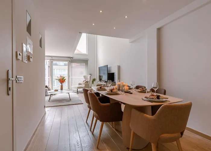 Huswell - Lovely And Open On Prime Location *