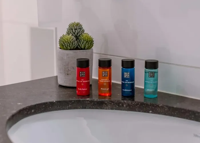 Huswell - Lovely And Open On Prime Location *